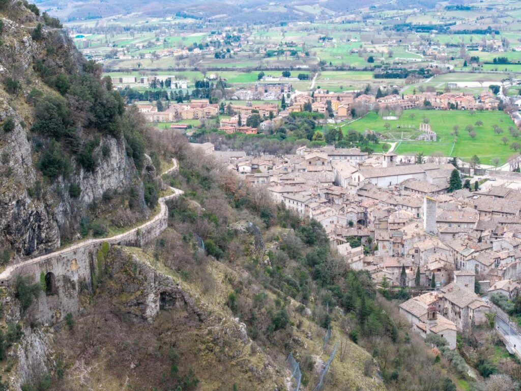 Gubbio (PG), Passeggiata Acquedotto medievale, foto Carbone_Farm Factory - FAI